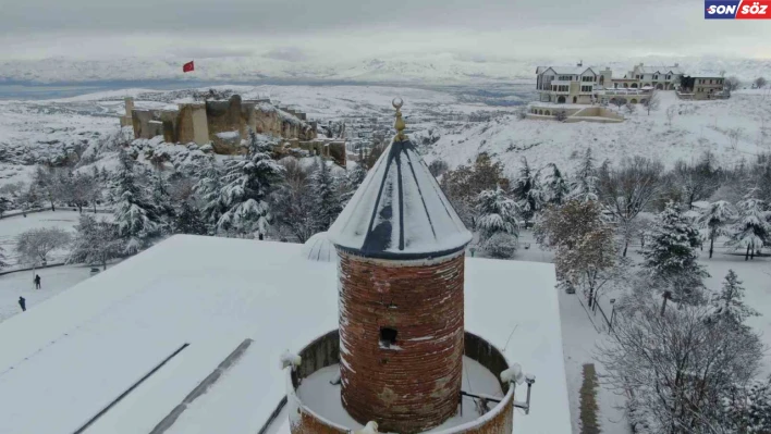 Medeniyetlerin beşiği Harput beyaza büründü, kartpostallık görüntüler oluştu