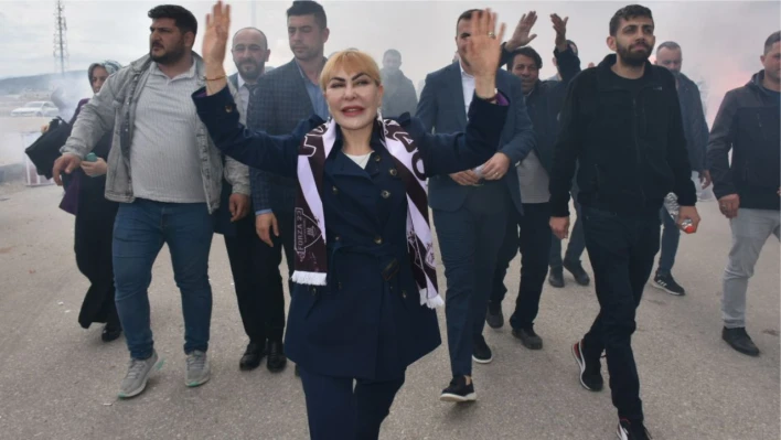 Yasemin Hoca'dan 5 Otobüs Desteği