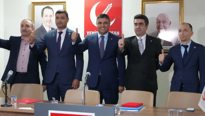 Yeniden Refah'ta Bayrak Değişimi