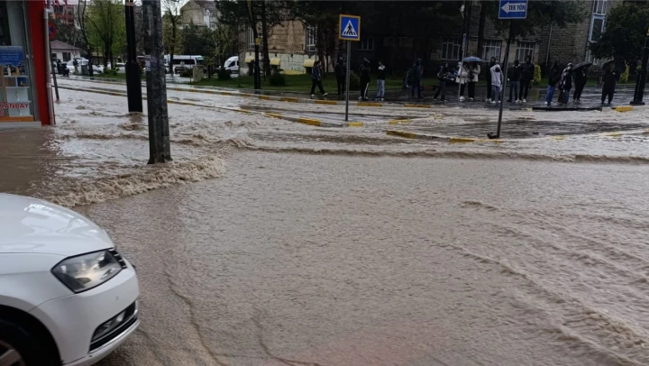 Çoktan Bitmiş Olması Gerekiyordu