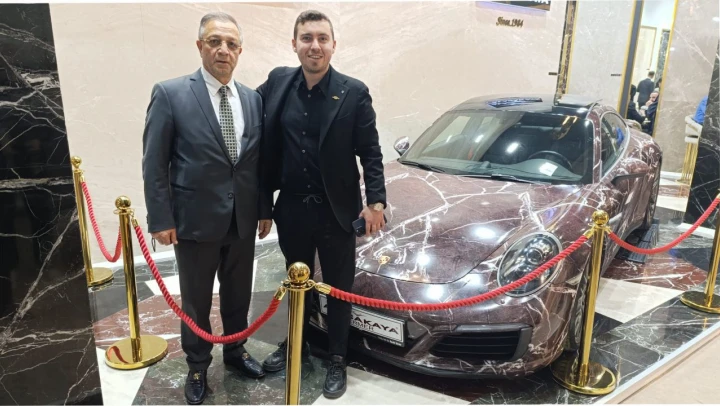 Fuar'ın Yıldızı Vişne Mermer Desenli Porsche