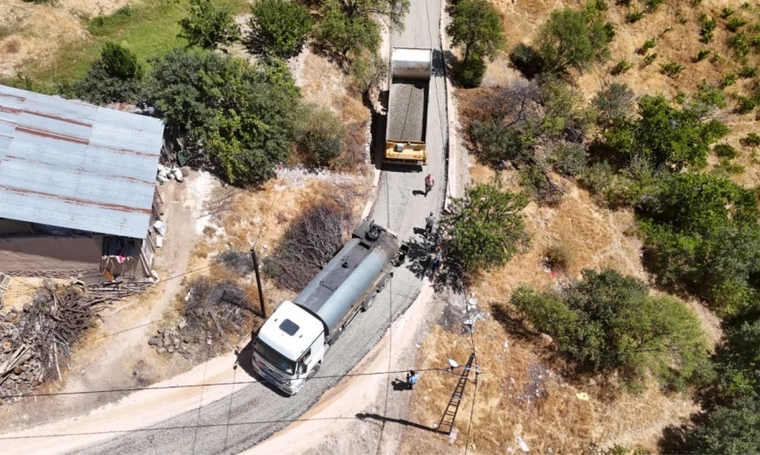 Elazığ İl Özel İdaresi Şehrin Dört Bir Yanında Hummalı Çalışmaya Devam ediyor .